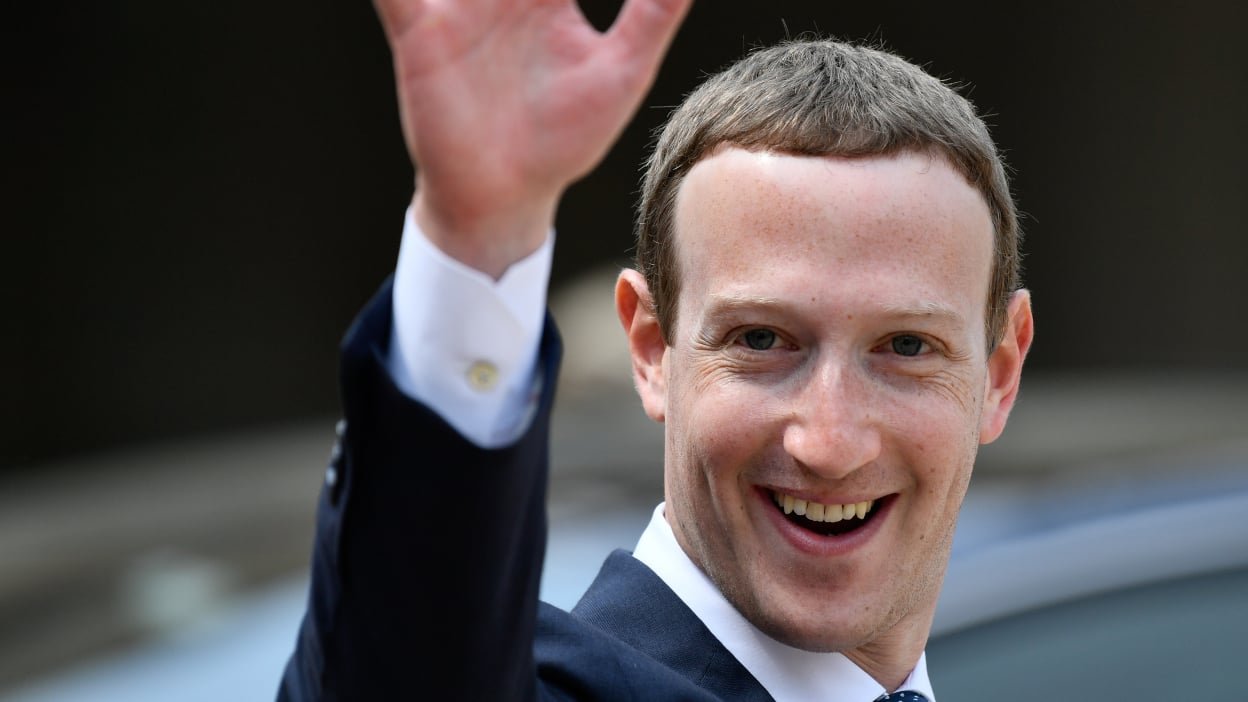 Facebook reminds us: Never tweet. Just don